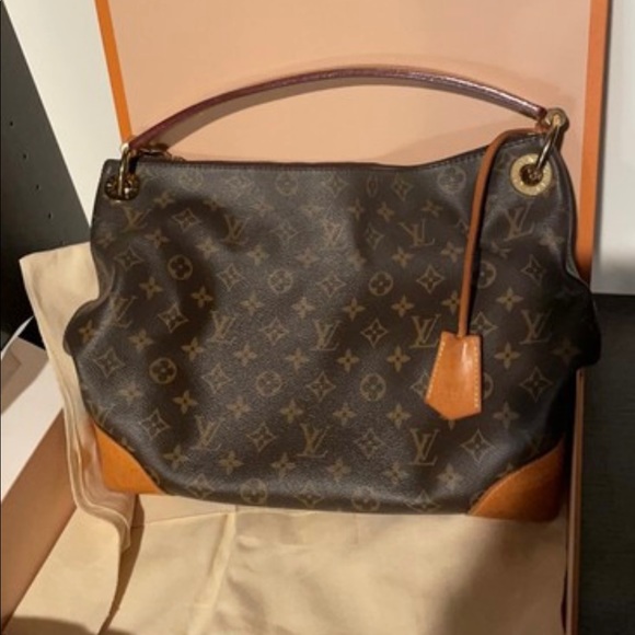 Louis Vuitton hobo leather purse with zipper